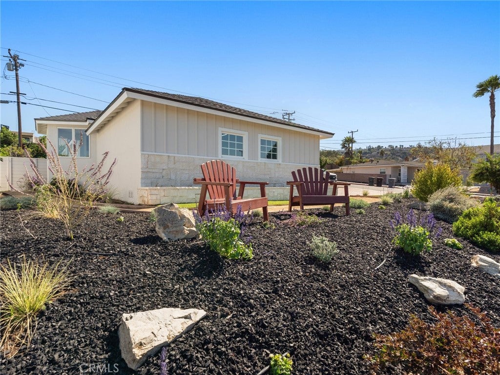 99 Calle Mayor, Redondo Beach, front of the home